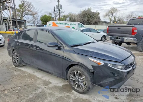 2022 Kia Forte Fe z USA, uszkodzony, nr VIN 3KPF24AD1NE425478